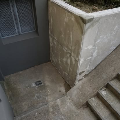 Betonsanierung an einer Stützwand